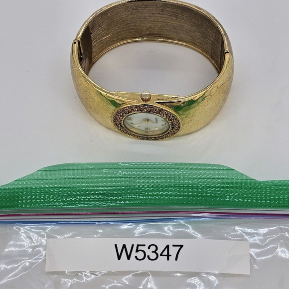 28MM Women's Gold Tone Hammered Cuff Watch Crystal Bezel 5.75" New Battery - Picture 13 of 13